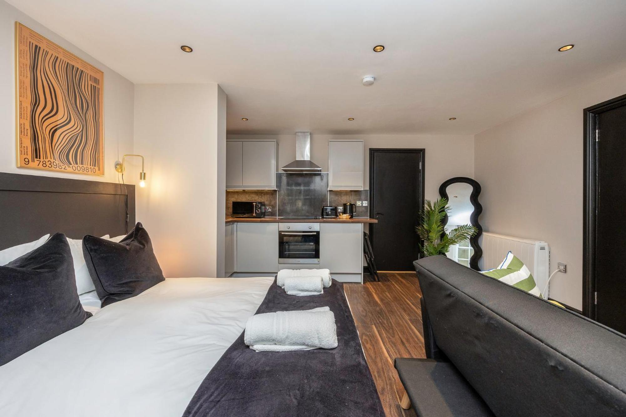 Апартаменты Charming Studio Flat